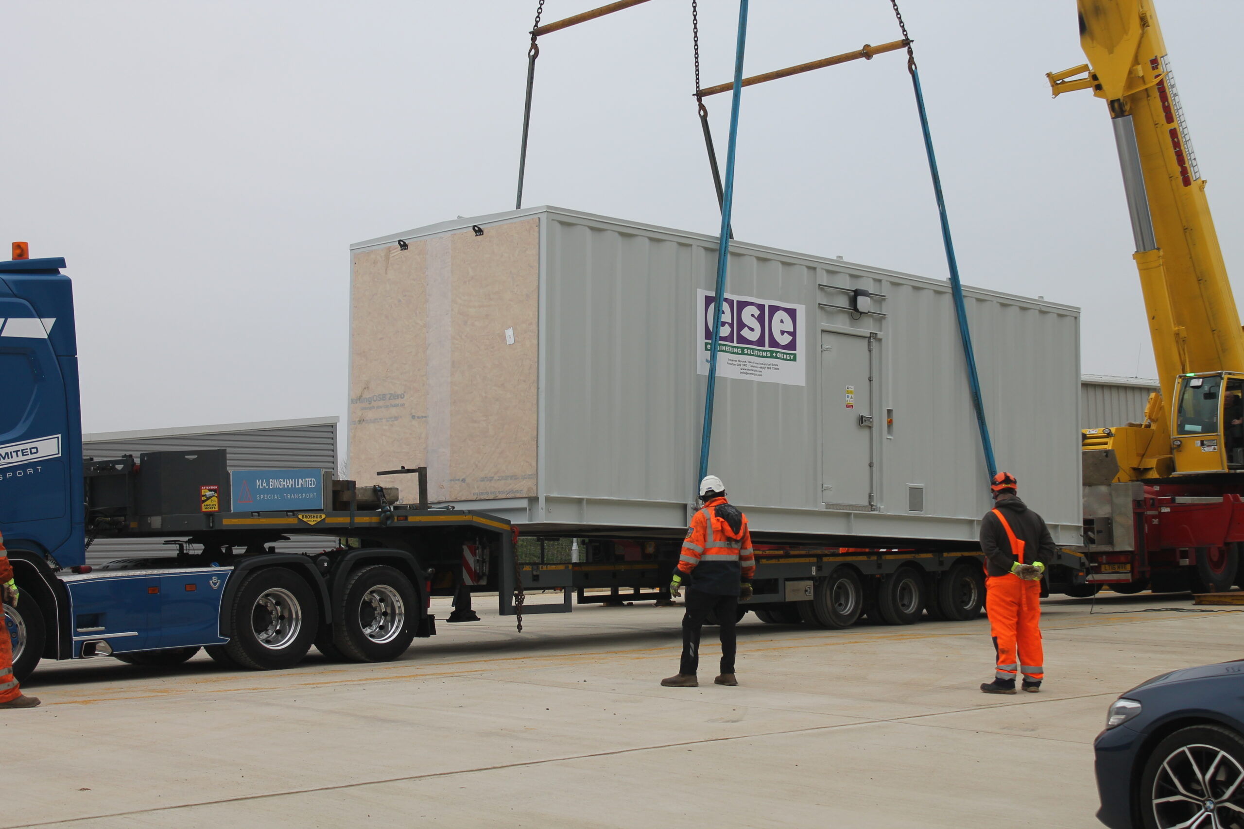 ESE installs two 1675KVA generators in under 2 mins!